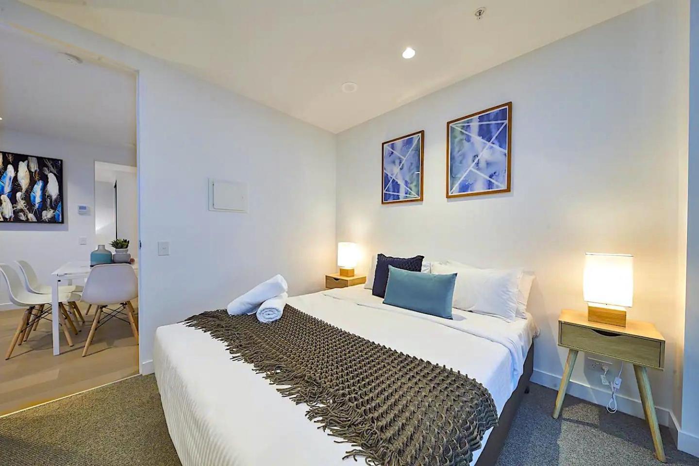 Mega Style Apartments Victoria One Мельбурн Номер фото